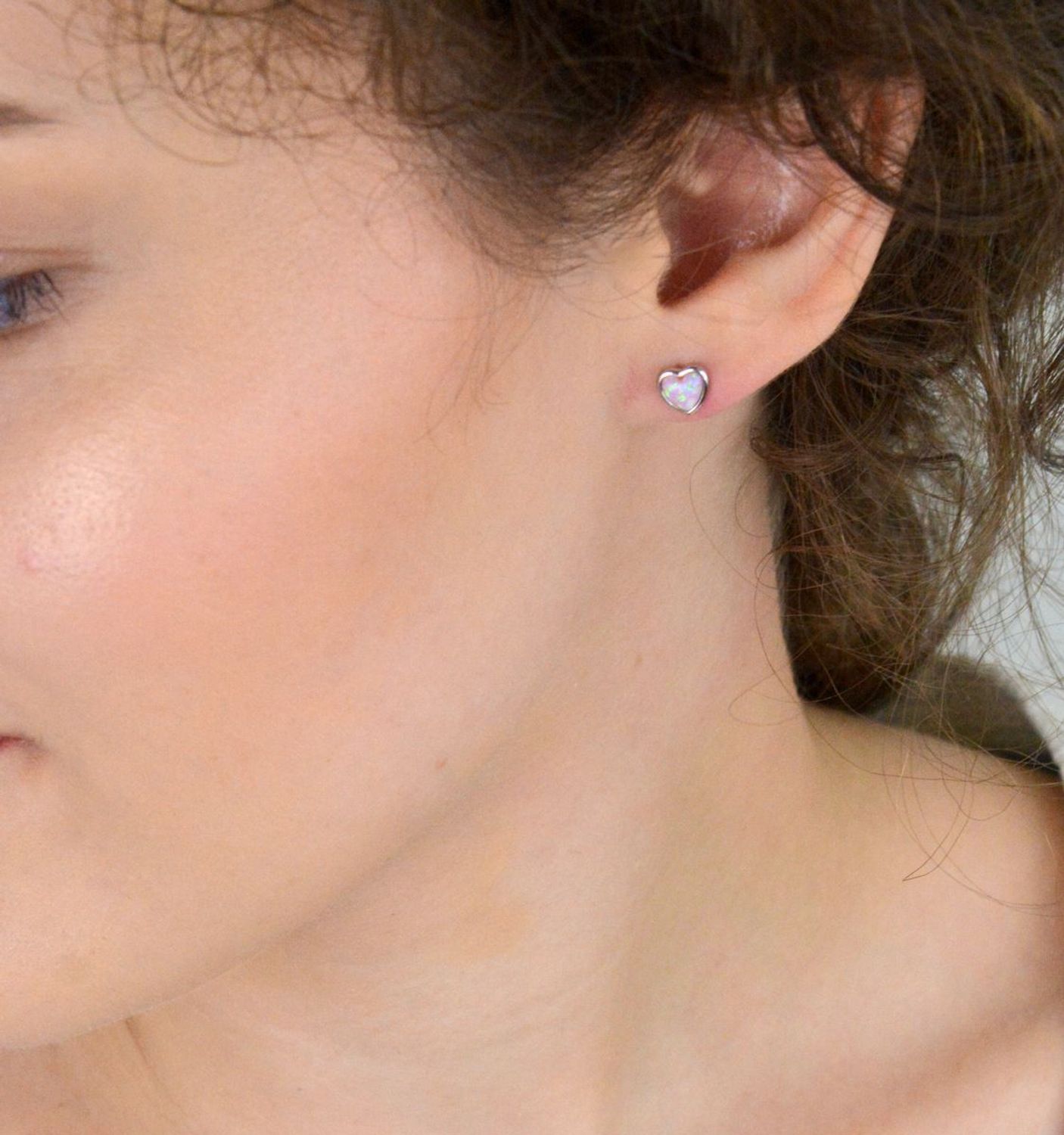 Kolczyki damskie srebrne DIA-KLC-13172-925 – serca z różowym opalem syntetycznym, próba 925, waga 0,90 g, wielkość 5 mm, zapięcie na sztyft. Idealne na prezent.1.jpg