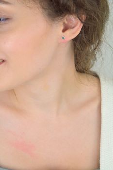 Kolczyki damskie DIA-KLC-13177-925 – srebrne próby 925, okrągłe z malachitem, szerokość 4 mm, zapięcie na sztyft, waga 0,60 g. Subtelna i stylowa biżuteria na co dzień (2).JPG