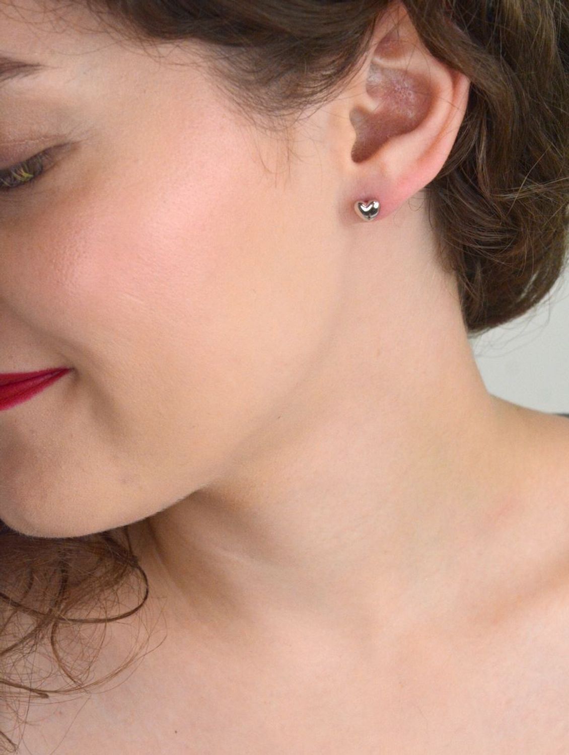 Kolczyki srebrne serca DIA-KLC-13179-925 – próba 925, waga 1,70 g, wielkość 6 mm, zapięcie na sztyft. Idealne dla dziewczynki i kobiety – klasyczny, gładki design.1.jpg