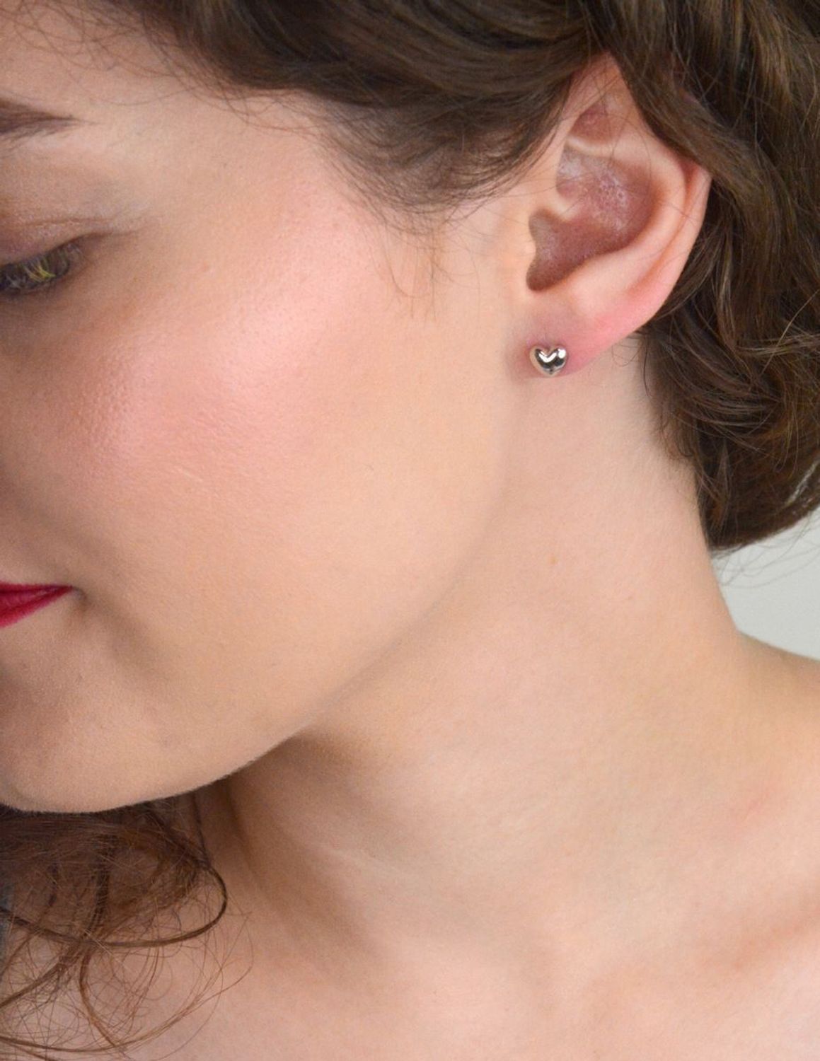 Kolczyki srebrne serca DIA-KLC-13179-925 – próba 925, waga 1,70 g, wielkość 6 mm, zapięcie na sztyft. Idealne dla dziewczynki i kobiety – klasyczny, gładki design.1.jpg