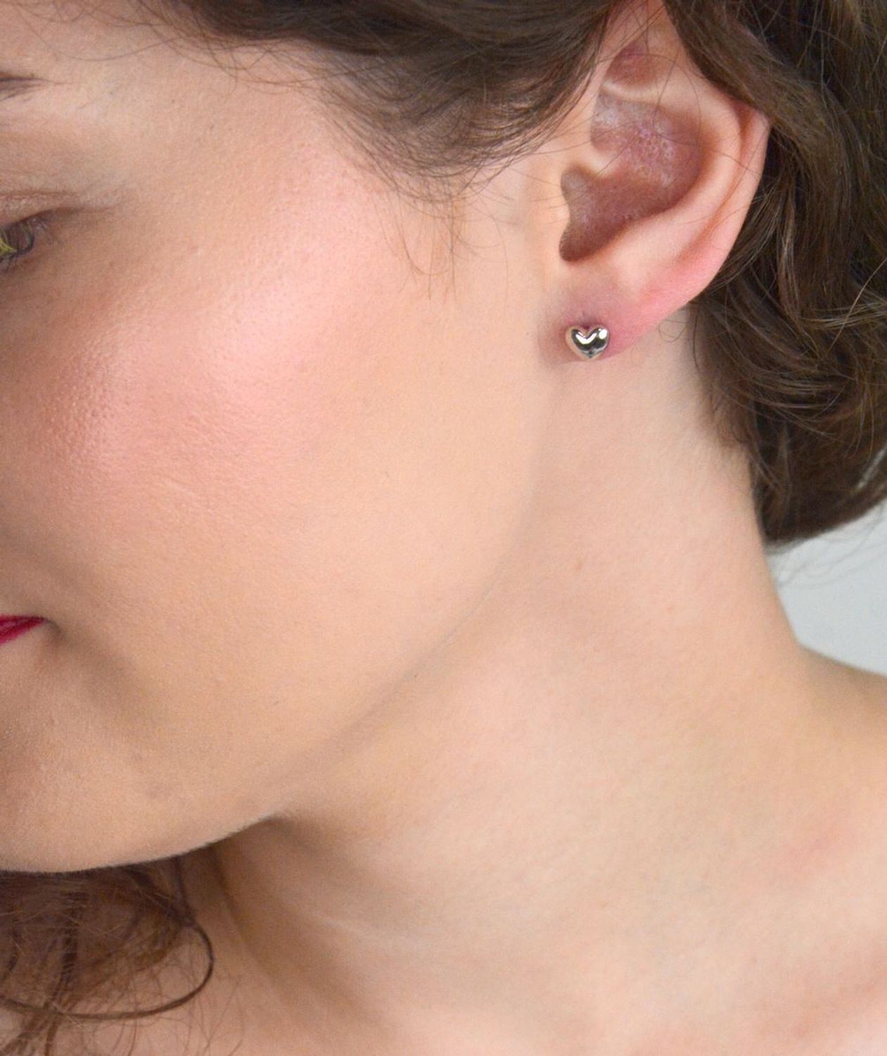 Kolczyki srebrne serca DIA-KLC-13179-925 – próba 925, waga 1,70 g, wielkość 6 mm, zapięcie na sztyft. Idealne dla dziewczynki i kobiety – klasyczny, gładki design.1.jpg