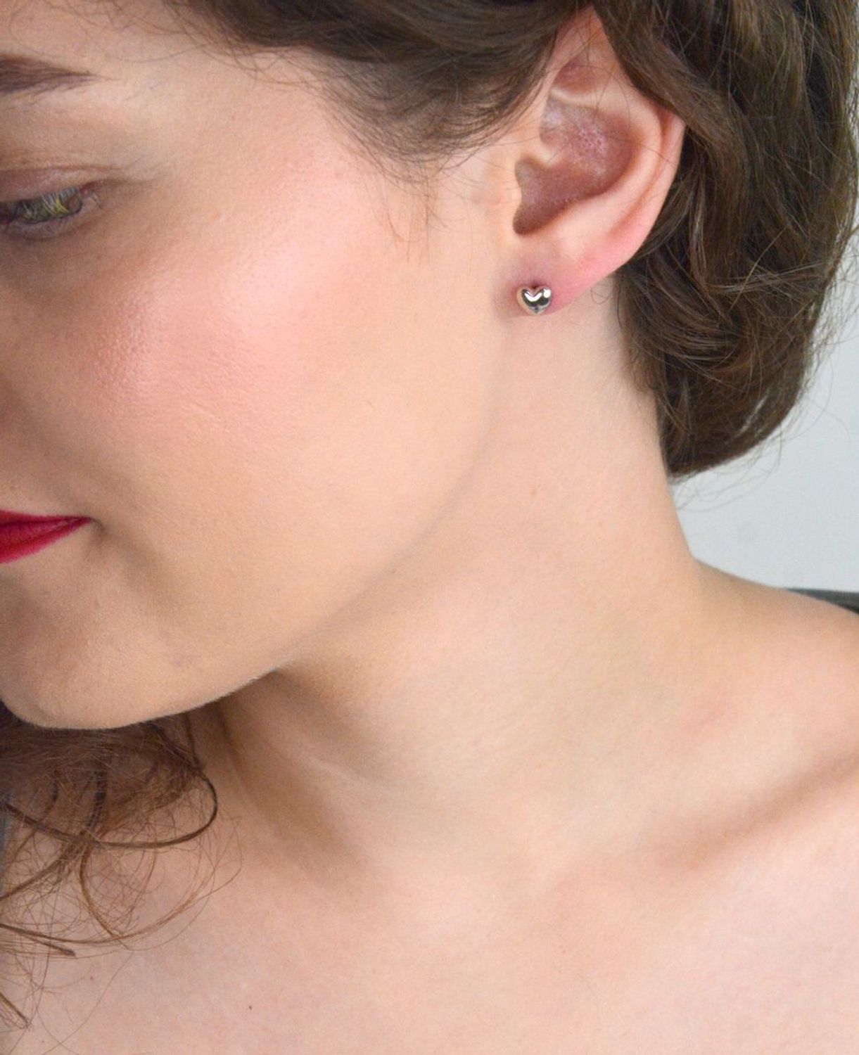 Kolczyki srebrne serca DIA-KLC-13179-925 – próba 925, waga 1,70 g, wielkość 6 mm, zapięcie na sztyft. Idealne dla dziewczynki i kobiety – klasyczny, gładki design.1.jpg