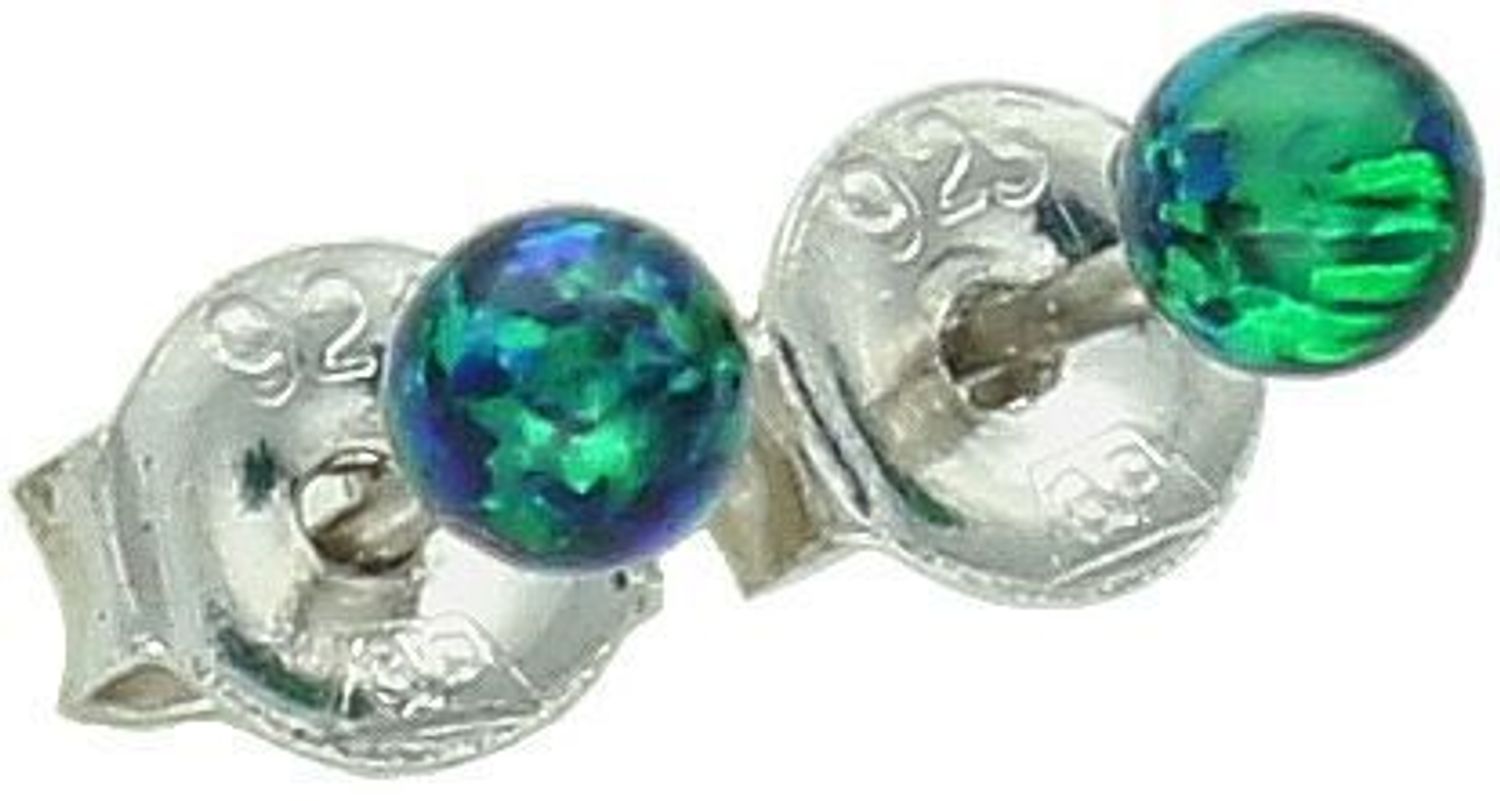 Kolczyki srebrne DIA-KLC-13183-925 z zielonym syntetycznym opalem. Próba 925, średnica 3 mm, waga 0,40 g, zapięcie na sztyft. Delikatny, subtelny akcent kolorystyczny do codziennych stylizacji.1.jpg