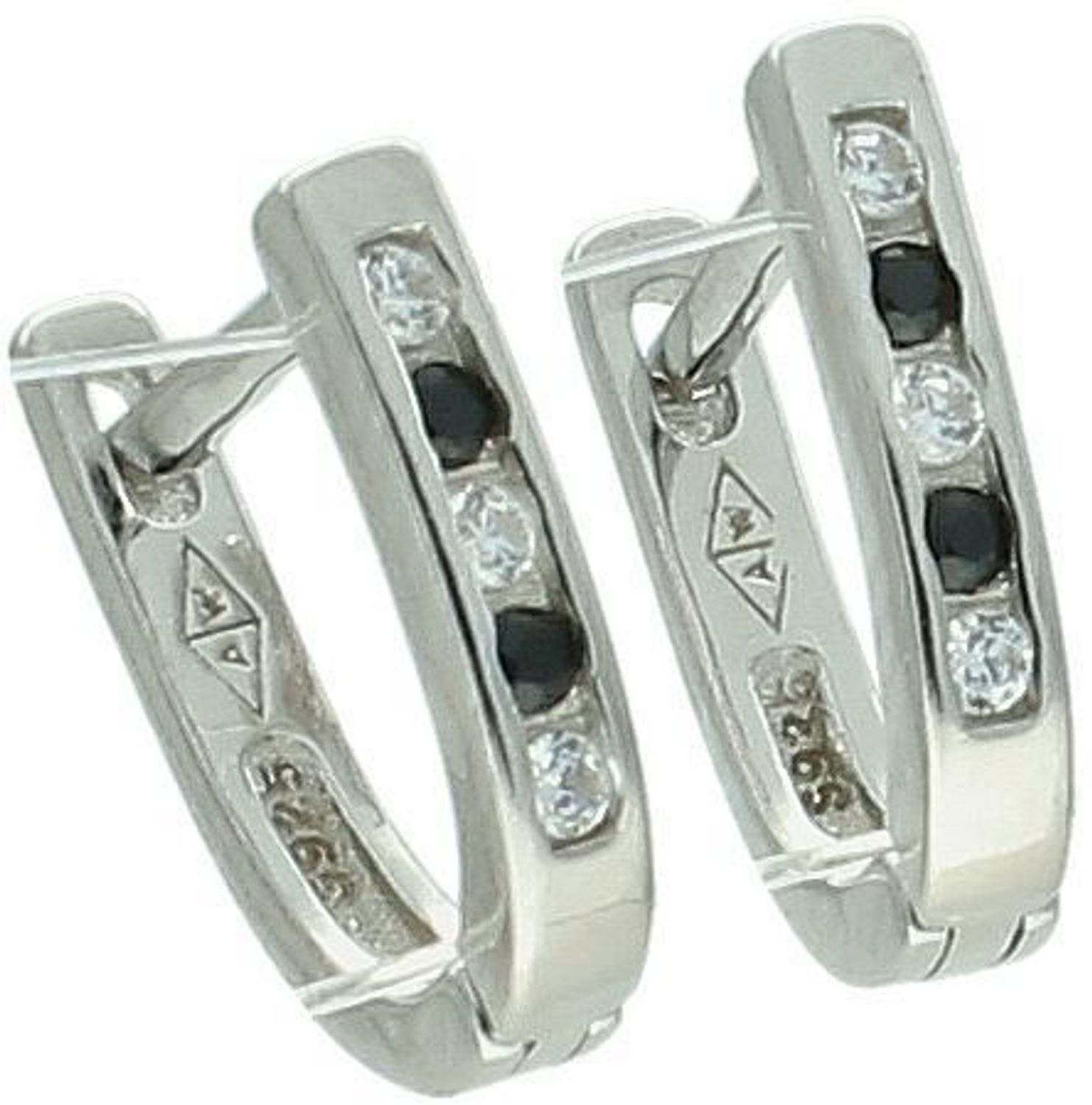 Kolczyki dziecięce DIA-KLC-13218-925 – srebro próby 925, czarna i biała cyrkonia, długość 1,0 cm, szerokość 2 mm, waga 1,20 g. Bezpieczne zapięcie typu bigiel angielski. 1.jpg