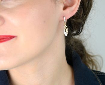 Eleganckie złote kolczyki damskie próby 585 w kształcie łezek z ażurem i cyrkonią. Model 2,45g, długość 3,2 cm, zapięcie angielskie. Idealne na prezent i na co dzień (2).JPG