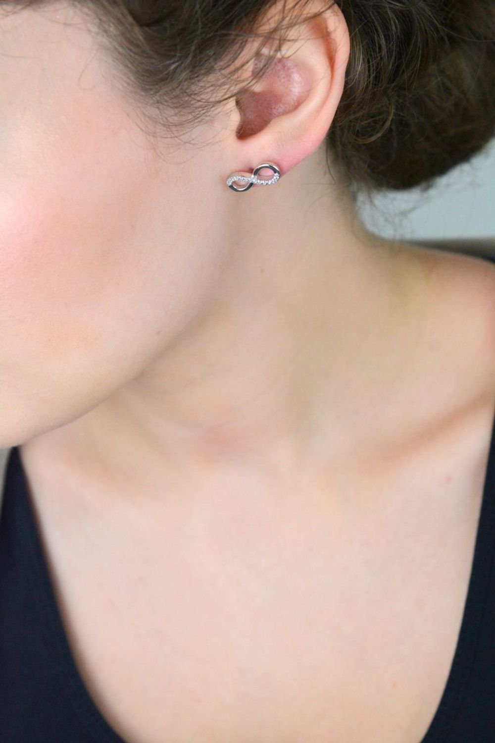 Kolczyki wkrętki nieskończoność z cyrkoniami  Srebrny kolor.jpg