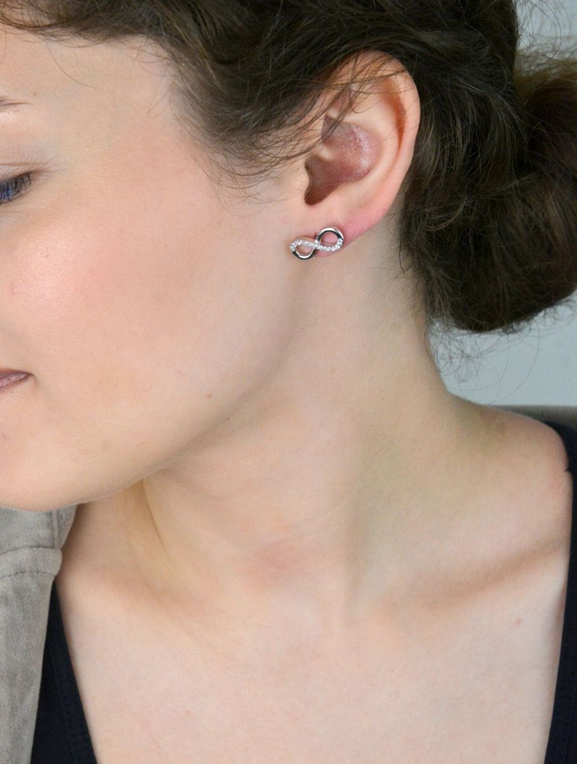 Kolczyki wkrętki nieskończoność z cyrkoniami  Srebrny kolor.jpg