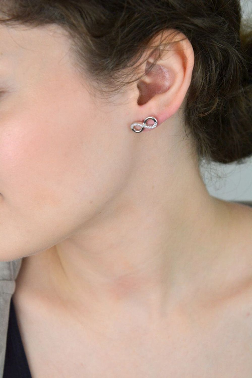 Kolczyki wkrętki nieskończoność z cyrkoniami  Srebrny kolor.jpg