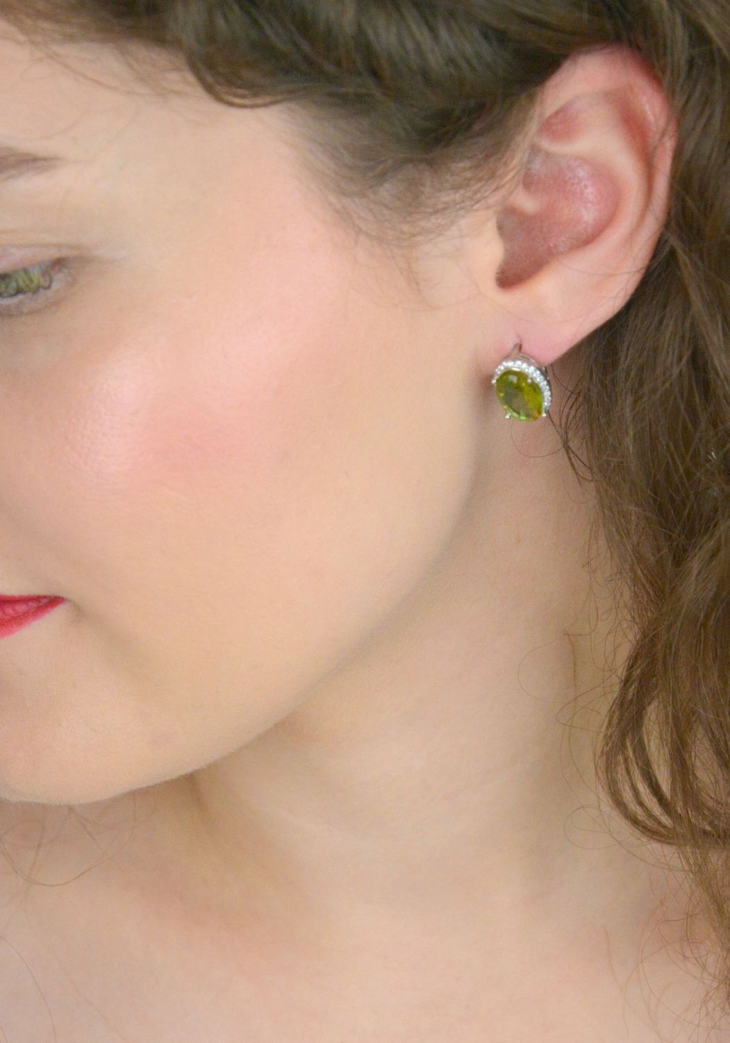 Srebrne kolczyki damskie z różową cyrkonią i białymi kamieniami – 1,5 cm.jpg