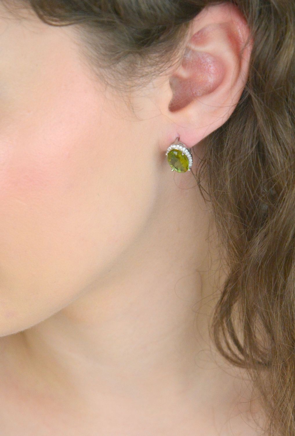 Srebrne kolczyki damskie z różową cyrkonią i białymi kamieniami – 1,5 cm.jpg