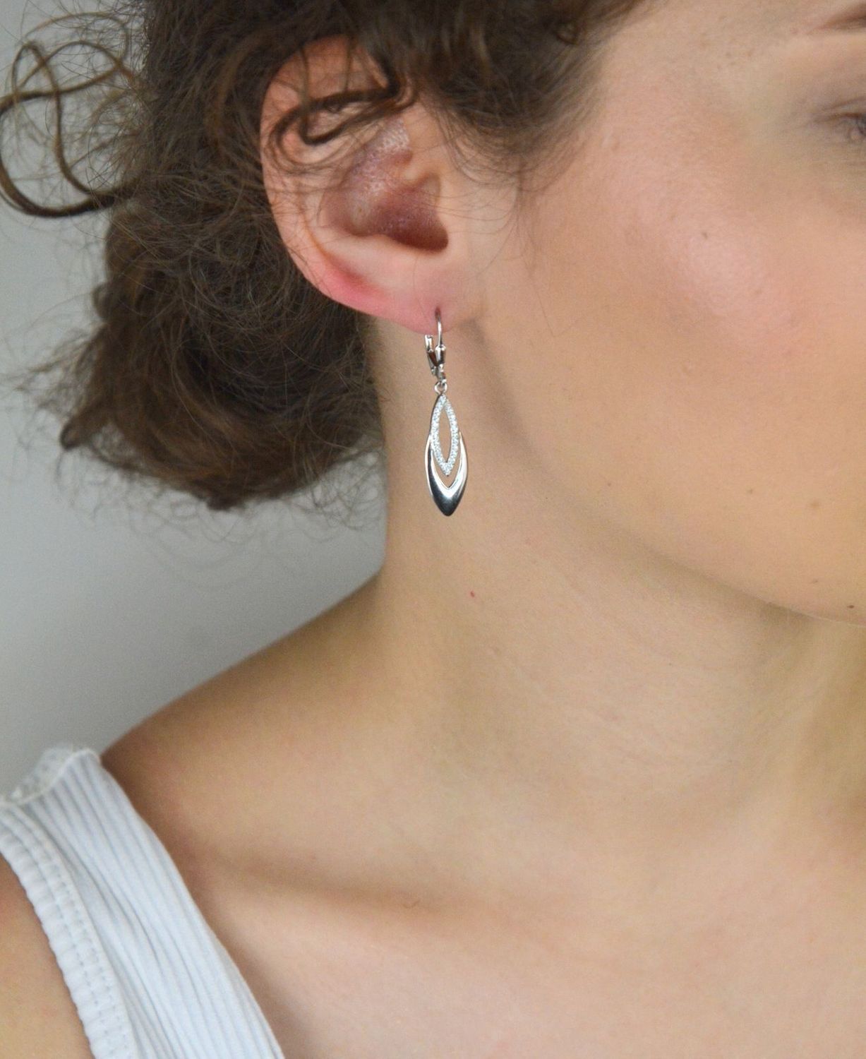 Kolczyki srebrne 925 DIA-KLC-13408-925 – łezki zdobione cyrkoniami, długość 4 cm, zapięcie angielskie. Klasyczna, elegancka biżuteria – idealna na prezent.1.jpg