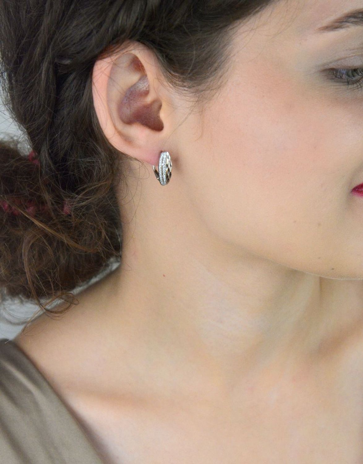 Kolczyki srebrne 925 DIA-KLC-13427-925 – zdobione cyrkoniami i ozdobnym wzorem, długość 1,6 cm, szerokość 8 mm. Elegancka biżuteria damska – idealna na prezent.1.jpg