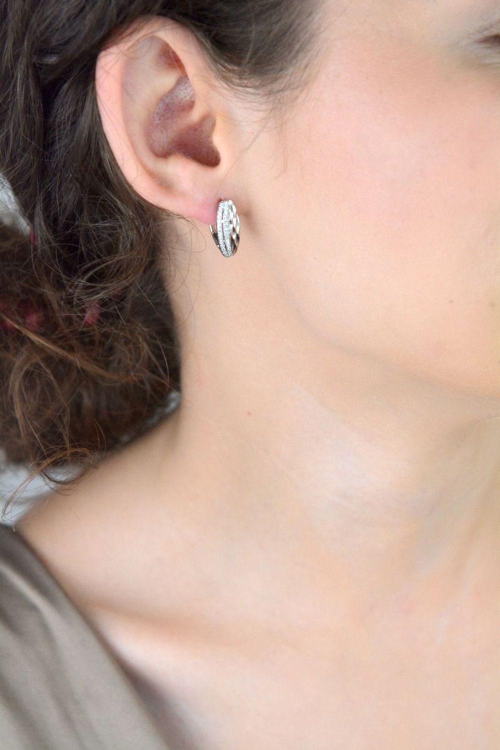 Kolczyki srebrne 925 DIA-KLC-13427-925 – zdobione cyrkoniami i ozdobnym wzorem, długość 1,6 cm, szerokość 8 mm. Elegancka biżuteria damska – idealna na prezent.1.jpg