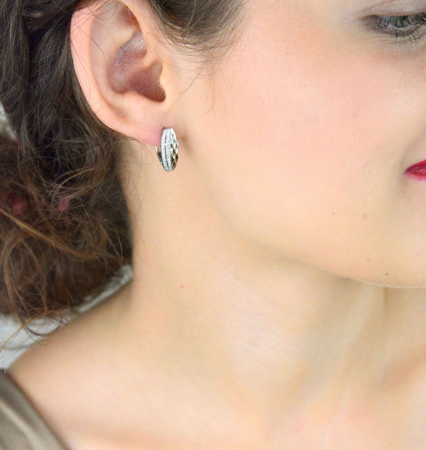 Kolczyki srebrne 925 DIA-KLC-13427-925 – zdobione cyrkoniami i ozdobnym wzorem, długość 1,6 cm, szerokość 8 mm. Elegancka biżuteria damska – idealna na prezent.1.jpg