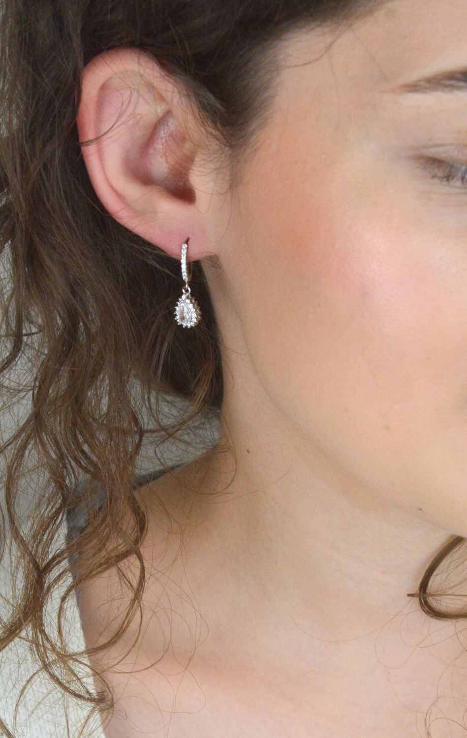 Srebrne Kolczyki Kółka z Zawieszką Łezką – Cyrkonia i Kryształ, Srebro 925.jpg