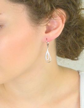 Kolczyki srebrne 925 DIA-KLC-13437-925 – łezki z cyrkoniami, długość 4 cm, szerokość 1 cm, zapięcie bigiel angielski. Stylowa i elegancka biżuteria – idealna na prezent (1).JPG