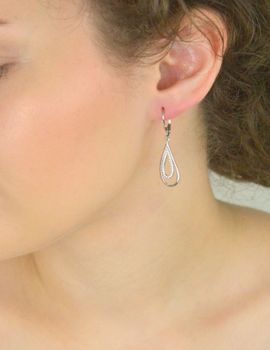 Kolczyki srebrne 925 DIA-KLC-13437-925 – łezki z cyrkoniami, długość 4 cm, szerokość 1 cm, zapięcie bigiel angielski. Stylowa i elegancka biżuteria – idealna na prezent (3).JPG