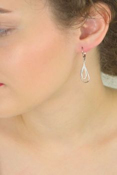 Kolczyki srebrne 925 DIA-KLC-13437-925 – łezki z cyrkoniami, długość 4 cm, szerokość 1 cm, zapięcie bigiel angielski. Stylowa i elegancka biżuteria – idealna na prezent (5).JPG