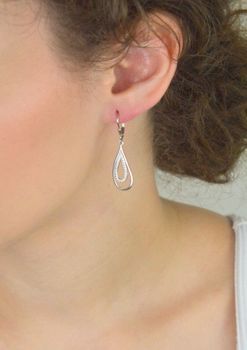 Kolczyki srebrne 925 DIA-KLC-13437-925 – łezki z cyrkoniami, długość 4 cm, szerokość 1 cm, zapięcie bigiel angielski. Stylowa i elegancka biżuteria – idealna na prezent (6).JPG