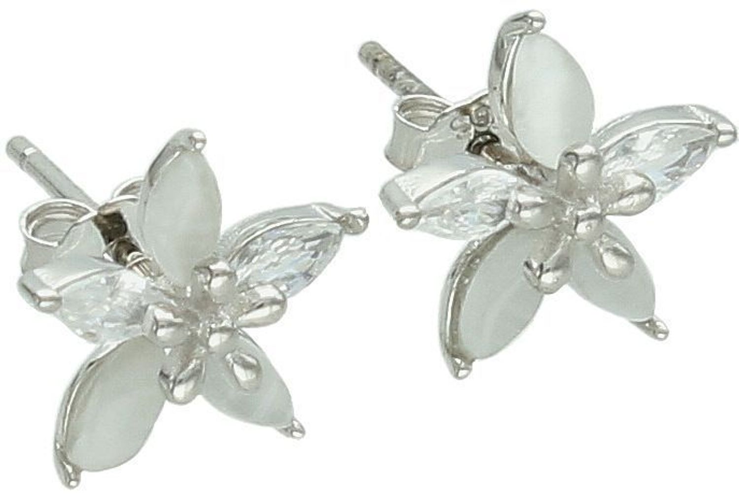 Kolczyki srebrne 925 DIA-KLC-13445-925 w kształcie kwiatków z cyrkoniami. Wielkość 1 cm, zapięcie na sztyft, waga 1,20 g. Lekkie, subtelne i idealne na prezent.1.jpg