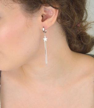 Długie srebrne kolczyki 925 z wiszącymi łańcuszkami i gładką gwiazdką. Długość 7,5 cm, waga 4,30 g, zapięcie angielskie. Subtelna i modna ozdoba (2).JPG