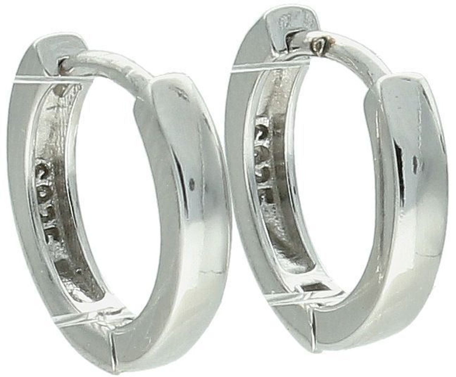 Delikatne kolczyki dziecięce ze srebra próby 925 w formie małych kółeczek o średnicy 1 cm, szerokości 2 mm, z zapięciem na zatrzask. Waga 1,40 g.1.jpg