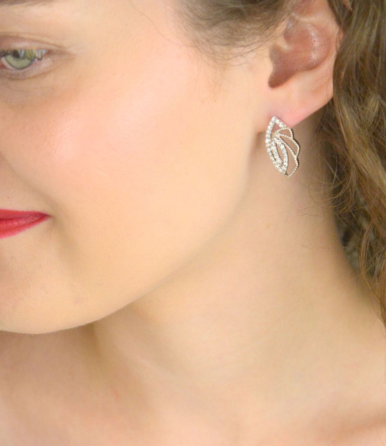 Eleganckie kolczyki damskie srebrne 925 o geometrycznym kształcie, zdobione cyrkoniami. Stylowy design i zapięcie na sztyft – idealne na co dzień i na prezent.1.jpg