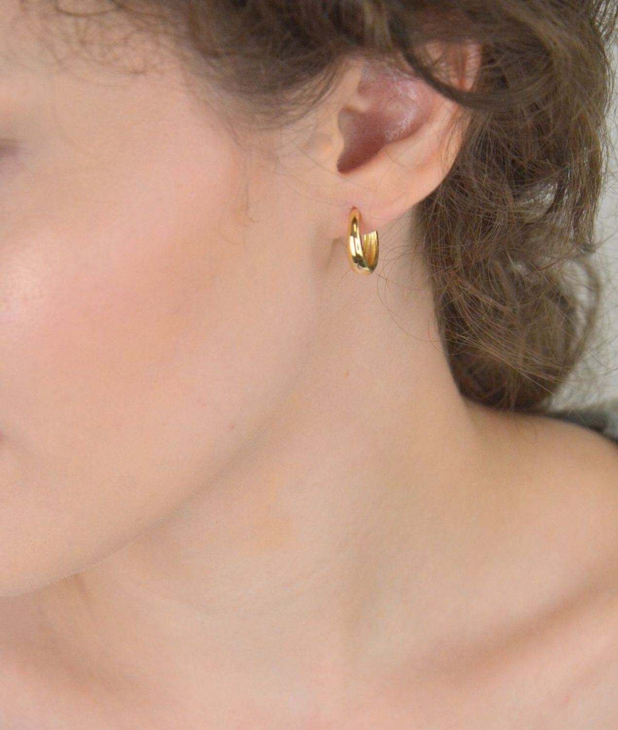 Eleganckie złote kolczyki damskie próby 585 o wadze 2,66g. Klasyczne kółeczka z wygodnym zapięciem na zatrzask – model DIA-KLC-13653-585. Idealne na co dzień i wyjątkowe okazje.1.jpg