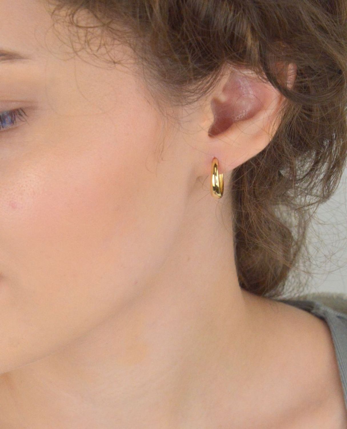 Eleganckie złote kolczyki damskie próby 585 o wadze 2,66g. Klasyczne kółeczka z wygodnym zapięciem na zatrzask – model DIA-KLC-13653-585. Idealne na co dzień i wyjątkowe okazje.1.jpg