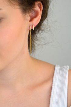 Kolczyki damskie srebrne próby 925, model DIA-KLC-13668-925. Jeden kolczyk krótki patyczek, drugi z ozdobnym łańcuszkiem 6 cm. Pozłacane, zapięcie na sztyft, lekkie i nowoczesne (5).JPG