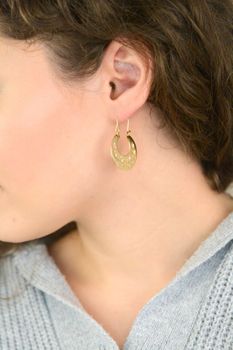 Eleganckie kolczyki damskie złote próby 585, model DIA-KLC-13682-585. Koła wzór Warmet, zdobione ażurem, długość 3,7 cm, szerokość 2,5 cm, waga 4,73 g. Idealne na prezent i do codziennych lub wieczorowych stylizacji (1).JPG