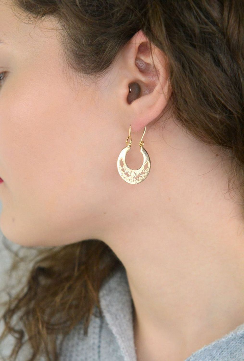 Eleganckie kolczyki damskie złote próby 585, model DIA-KLC-13683-585. Koła wzór Warmet, ażurowe zdobienia, długość 3,5 cm, szerokość 2,2 cm, waga 3,37 g. Idealne na prezent i do 1.jpg