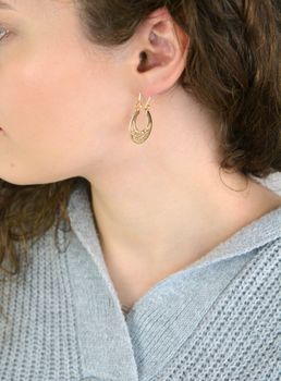 Eleganckie kolczyki damskie złote próby 585, model DIA-KLC-13683-585. Koła wzór Warmet, ażurowe zdobienia, długość 3,5 cm, szerokość 2,2 cm, waga 3,37 g. Idealne na prezent i do codziennych lub wieczorowych stylizacji (4).JPG