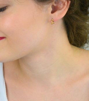 Eleganckie złote kolczyki damskie próby 585 w formie wkrętek. Wielkość 1,0 cm x 7 mm, waga 1,17 g. Idealne do codziennych stylizacji i jako subtelny dodatek (3).JPG