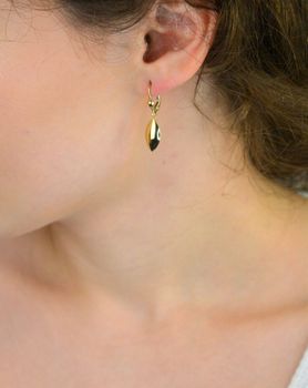 Eleganckie złote kolczyki damskie próby 585 w formie wiszących gładkich blaszek. Długość 3 cm, szerokość 8 mm, zapięcie bigiel angielski. Idealne na prezent i do codziennych stylizacji (2).JPG