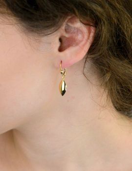 Eleganckie złote kolczyki damskie próby 585 w formie wiszących gładkich blaszek. Długość 3 cm, szerokość 8 mm, zapięcie bigiel angielski. Idealne na prezent i do codziennych stylizacji (4).JPG