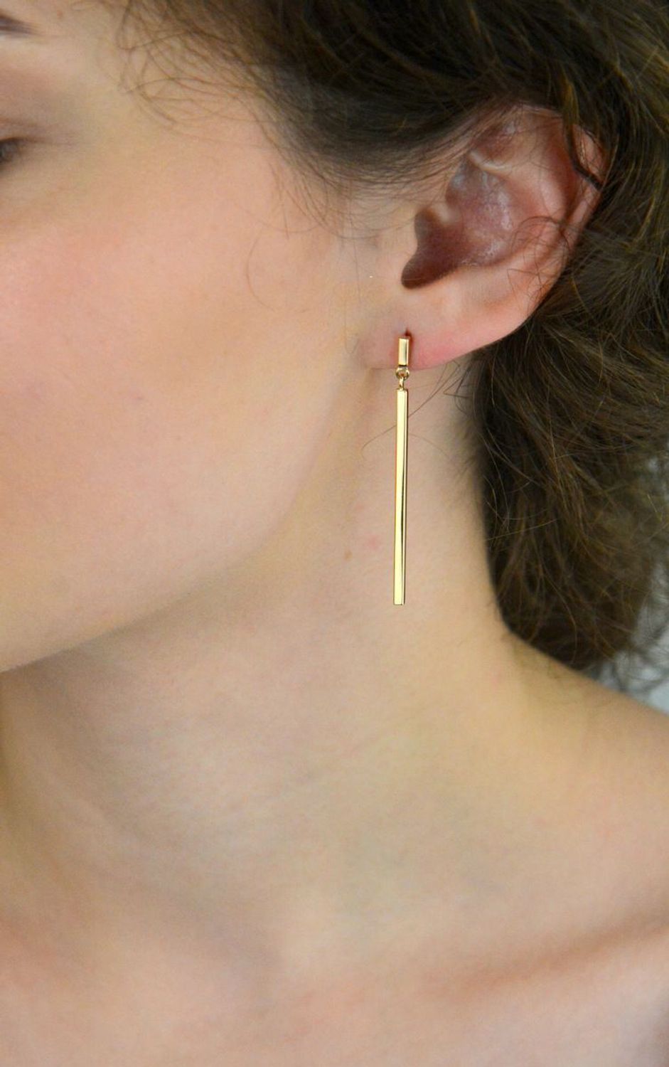 Kolczyki damskie złote DIA-KLC-13725-585 – proste patyczki. Długość 5,0 cm, szerokość 2 mm, waga 1,91 g. Minimalistyczna i elegancka biżuteria, idealna na prezent.1.jpg