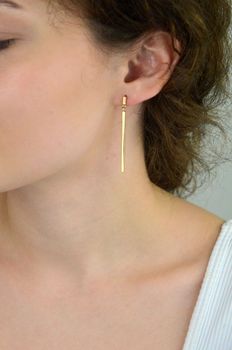 Kolczyki damskie złote DIA-KLC-13725-585 – proste patyczki. Długość 5,0 cm, szerokość 2 mm, waga 1,91 g. Minimalistyczna i elegancka biżuteria, idealna na prezent (4).JPG