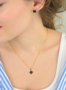 Kolczyki damskie złote DIA-KLC-13729-585 – koniczynki zdobione czarnym kamieniem syntetycznym. Średnica 1,0 cm, waga 2,92 g, zapięcie na sztyft. Elegancka i subtelna biżuteria, idealna na prezent (2).JPG