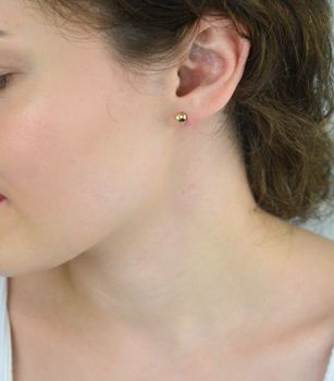 Kolczyki damskie złote DIA-KLC-13731-585 – serduszka wypukłe gładkie. Wielkość 5 mm, waga 1,11 g, zapięcie na sztyft. Subtelna i elegancka biżuteria, idealna na prezent (5).JPG