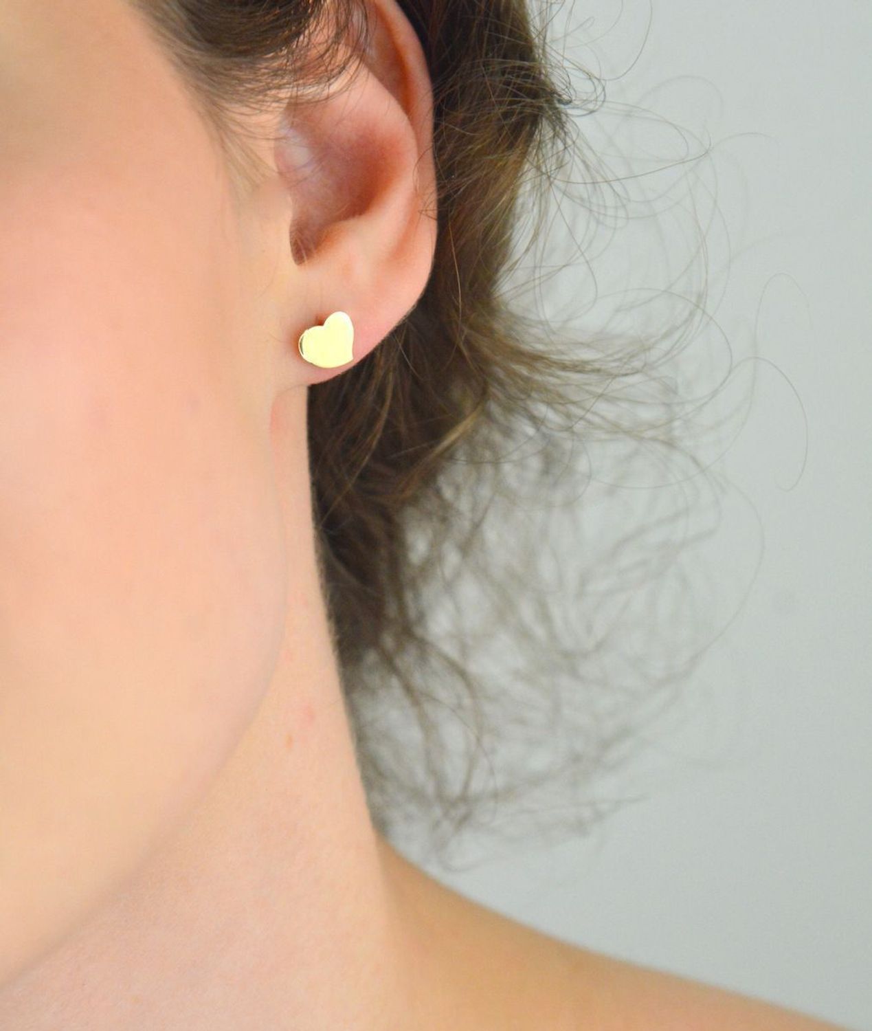 Kolczyki damskie złote DIA-KLC-13732-585 – serduszka gładkie 8 mm. Waga 0,89 g, zapięcie na sztyft. Delikatna i elegancka biżuteria, idealna na prezent.1.jpg