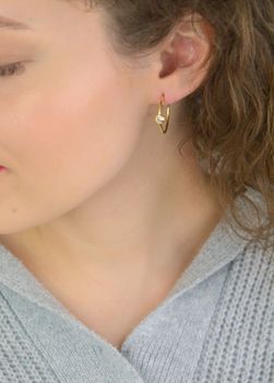 Eleganckie złote kolczyki koła z cyrkonią 5 mm, próba 585, długość 2,3 cm. Minimalistyczny i subtelny dodatek idealny na prezent (3).JPG