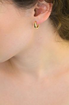 Kolczyki damskie złote próby 585 DIA-KLC-13744-585 – eleganckie owalne kolczyki z zapięciem na zatrzask. Waga 1,43 g, długość 1,3 cm, szerokość 3,2 mm. Ponadczasowa klasyka (1).JPG