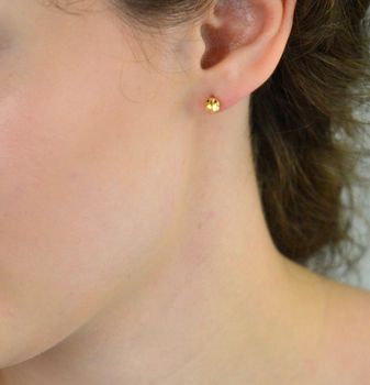 Eleganckie złote kolczyki damskie próby 585 w formie grawerowanych kuleczek. Wielkość 7 mm, waga 1,71 g, zapięcie na sztyft. Idealne do codziennych i eleganckich stylizacji (1).JPG