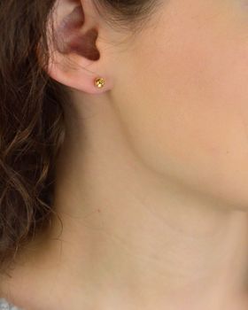 Kolczyki damskie złote DIA-KLC-13765-585 – grawerowane kuleczki. Średnica 5 mm, waga 1,13 g, zapięcie na sztyft. Subtelna i elegancka biżuteria, idealna na prezent (4).JPG