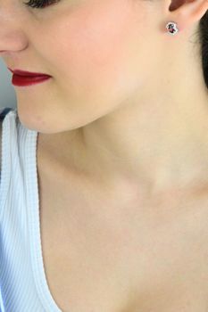 Kolczyki srebrne 925 damskie z czerwoną cyrkonią – eleganckie na sztyft (6).jpg