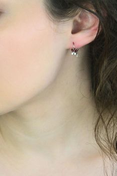 Kolczyki dziecięce srebrne 925 wiszące motylki z cyrkoniami – bezpieczne i lekkie (2).jpg