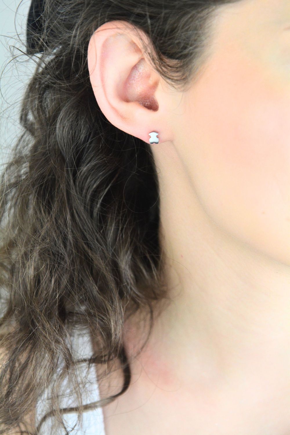 Eleganckie kolczyki stalowe w kształcie misiów o wielkości 5 mm, zapinane na sztyft. Trwałe, bezpieczne i stylowe – idealne na co dzień oraz na prezent. Sprawdź i zakochaj się w ich uroku!1.jpg