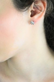 Kolczyki damskie i dziewczęce srebrne 925 DIA-KLC-13839-925 kwiatki na sztyft (2).jpg