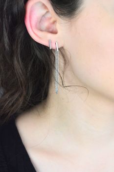 Kolczyki srebrne 925 damskie asymetryczne – patyczek i wiszący łańcuszek 5,5 cm (2).jpg